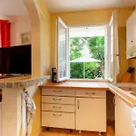 Dans Cadre De Verdure Daire